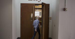 Five days of Etsy payment processing outages have merchants flipping