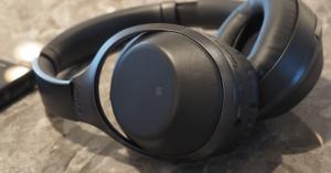 Sony takes on Bose with new wireless headphones