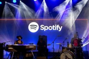 Spotify Raises $526 Million Amid Battle With Apple