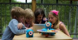 Kids can now program Dash and Dot robots through Swift Playgrounds