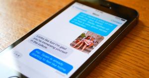 Apple patent shows Siri inside iMessage to help with scheduling, payments and more
