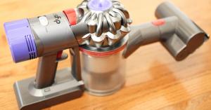 Review: Dyson’s V8 Absolute vacuum can be useful, minus meddling battery life