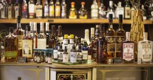 Deliveroo starts delivering booze in UK