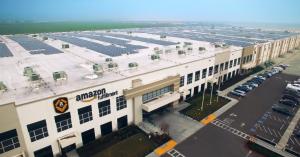 Amazon begins large-scale rooftop solar installation across its warehouses