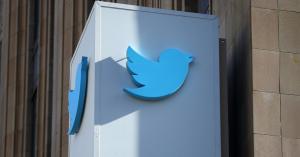 Twitter remembers it owns Tweetdeck