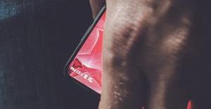 Android co-creator teases new bezel-free smartphone