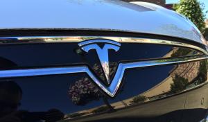 Elon Musk announces Tesla semi-truck to be unveiled in September