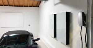 Tesla said to be in talks to create its own streaming music service