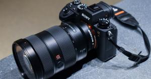 The Sony A9 inches the mirrorless camera market forward